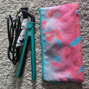 Like New Mini Almost Famous Teal Hair Straightener Flat Iron w Pink Floral Pouch